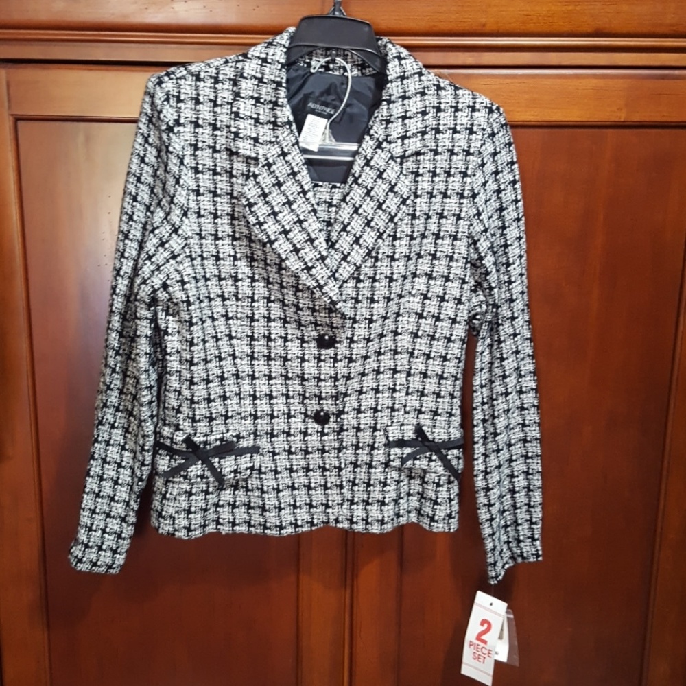 NEW ALYN PAIGE SKIRT SUIT SET